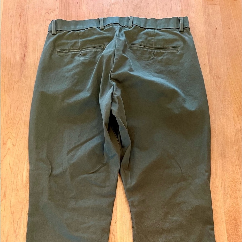 GAP Men's Dark Olive Green Athletic Taper Stretch Chinos 33x30 - Picture 2 of 4
